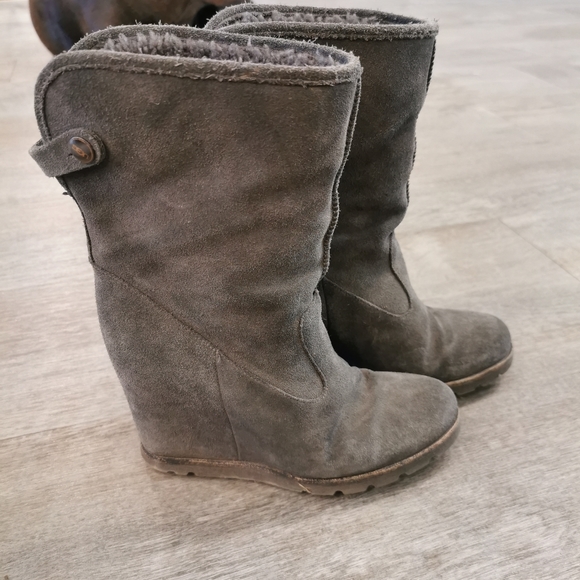 UGG Wedge Boots - Picture 2 of 7